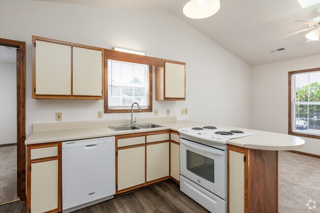 2BR, 1BA - 725SF - Kitchen