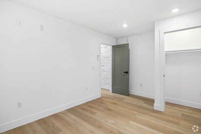 Building Photo - 962 E Locust Ave Rental