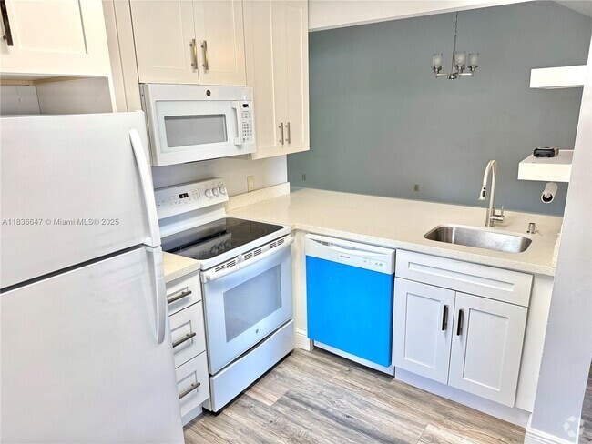 Building Photo - 1192 Coral Club Dr Unit 1192 Rental