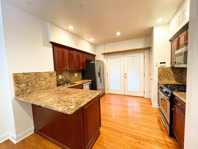 Photo - 215 Quince St