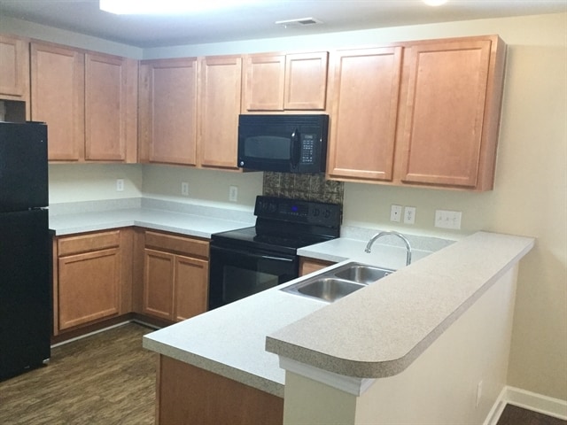 Photo - 982 Ramsgate Dr SW