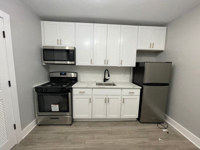 Building Photo - 26 Yale Ave Unit 2R