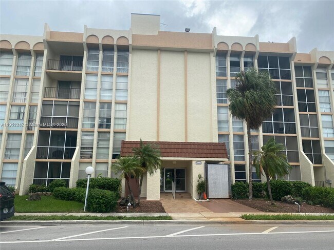 Building Photo - 2000 Atlantic Shores Blvd Unit 104