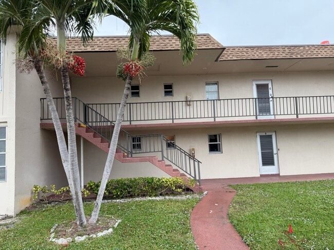 Building Photo - 502 Davis Rd Unit 6