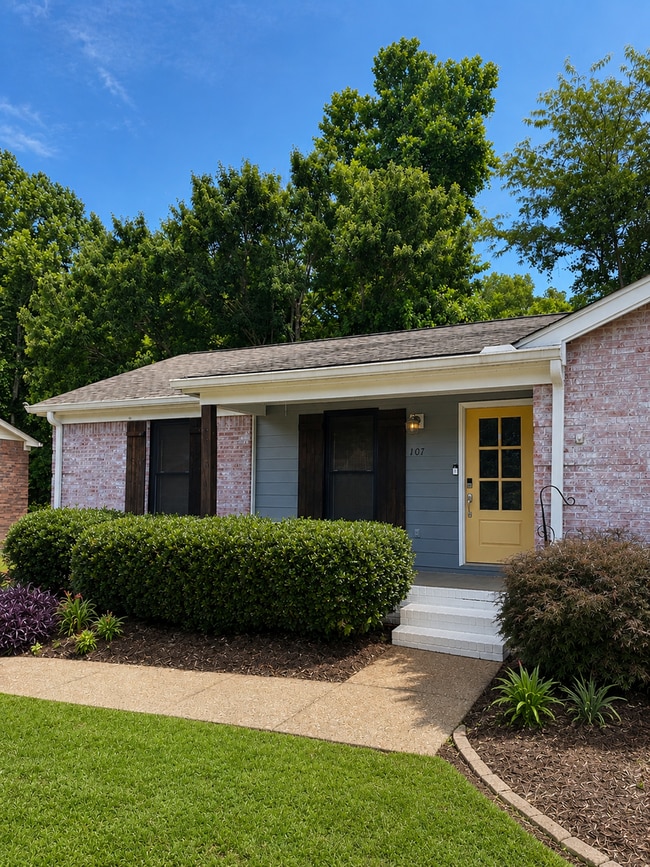 Building Photo - Renovated 3 Bedroom Home in Ashland City!