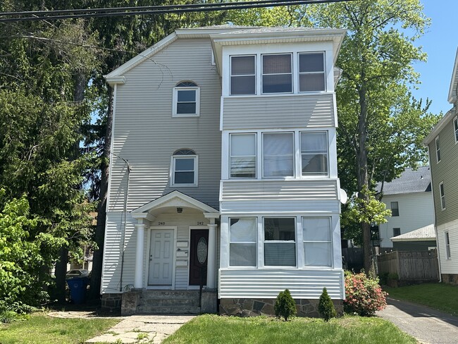 Photo - 240 Linwood St Apartment Unit 2