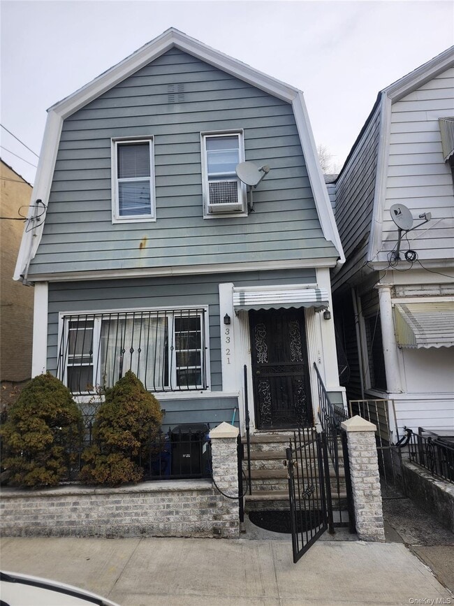 Building Photo - 33-21 112th St Unit 2nd Fl