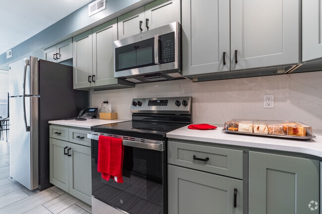 2BR, 2BA - Kitchen