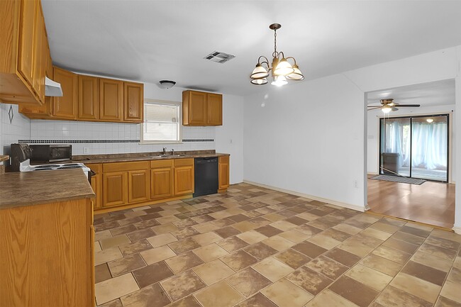 Photo - 727 S Iowa St