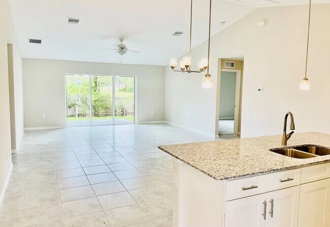 Photo - 415 NW 19th Pl