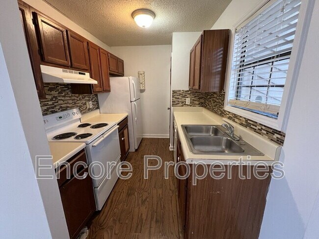 Photo - 2146 Charles St