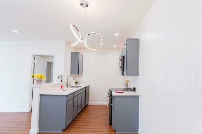 Building Photo - Gated Community 2 Bedroom 2 Bath Condo