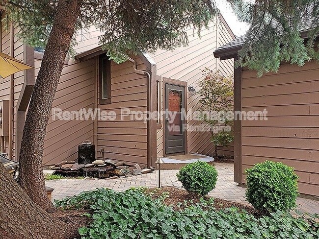 Building Photo - 875 N Gossett Pl Rental