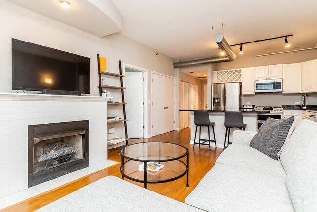 Photo - 909 W Washington Blvd