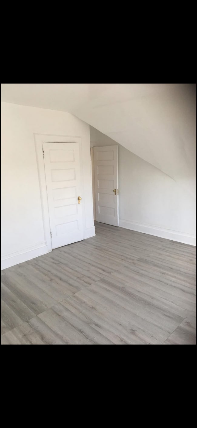 Photo - 357 Bedford Ave Unit 3rd Floor 2 Bedroom Apartment