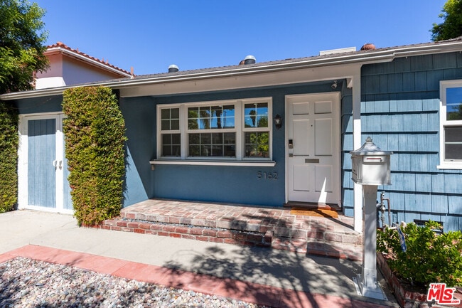 Photo - 5162 Lindley Ave