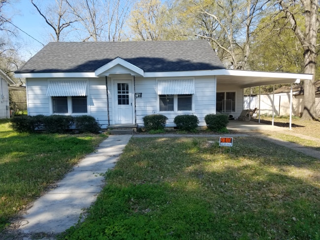 Photo - 824 N Bledsoe St