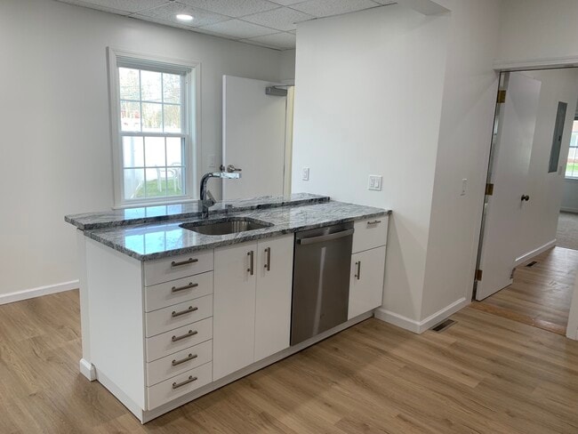 Photo - 190 Westbrook Rd Unit Apt2A