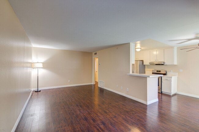 Building Photo - 4558 Willis Ave Unit 105