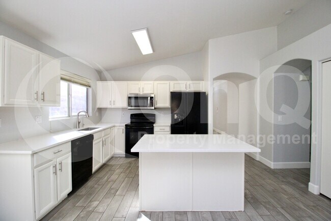 Photo - 208 W Jasper Dr