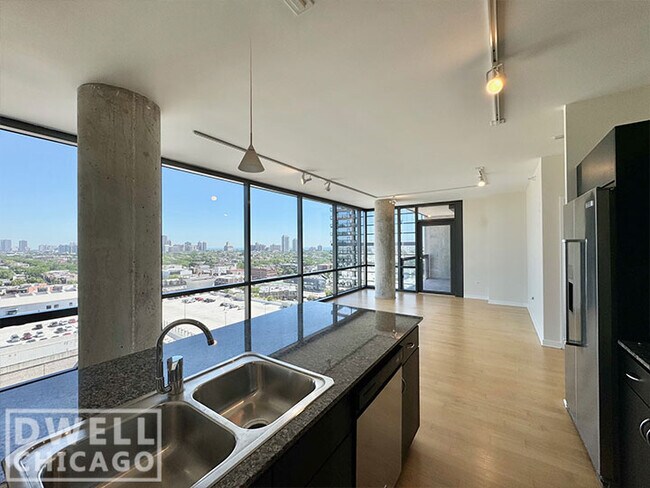 Building Photo - 860 W Blackhawk St Unit 1604 Rental