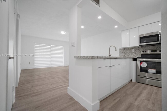 Photo - 2800 NE 203rd St Unidad 5