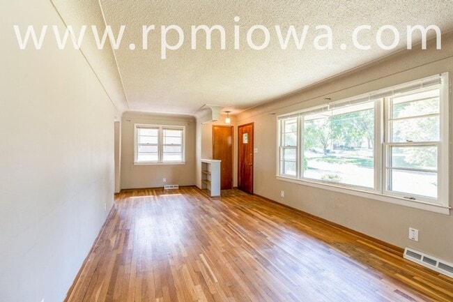 Photo - WELCOME HOME!! 3 Bedroom, 1 Bath Home in Des Moines
