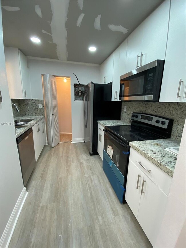 Building Photo - 556 NW 114th Ave Unit 203