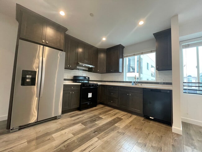 Photo - 14211 Gilmore St