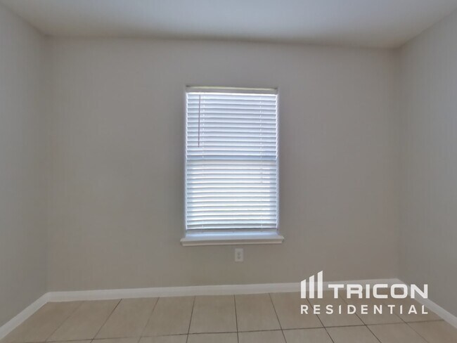 Photo - 1003 Marigold Rd House