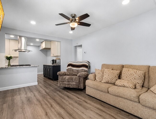 Photo - 9413 Clinton Dr