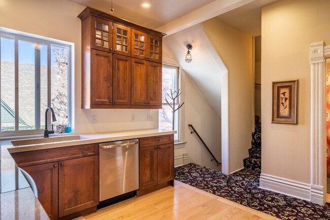 Photo - 205 Logan St Unit 2