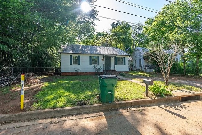 Photo - 943 S Micheaux St