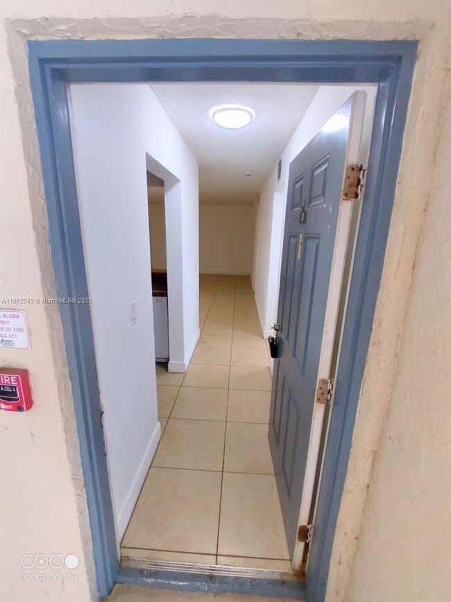 Building Photo - 1484 Lake Crystal Dr Unit D Rental