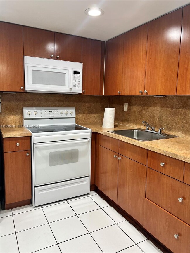 Photo - 2055 SW 122nd Ave Unit 323