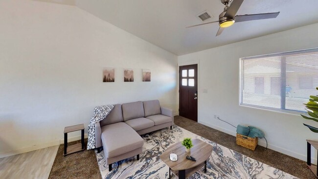 Building Photo - Ken-561 N 10th Pl. Show Low, AZ 85901 Unit 103