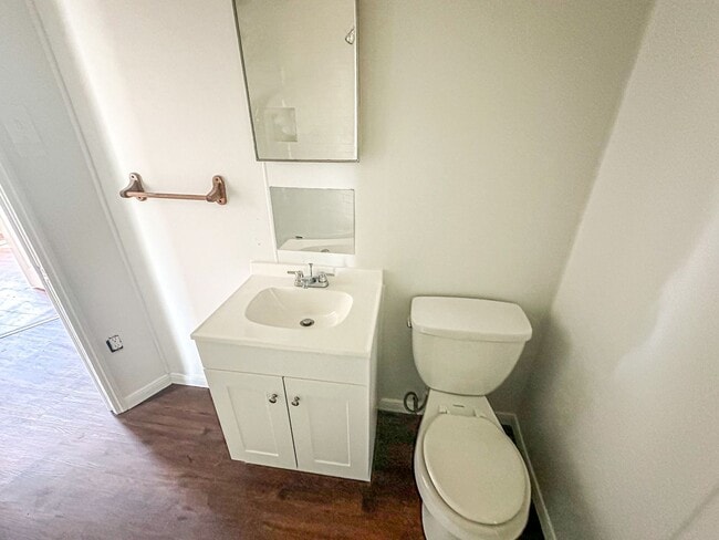 Photo - 3 Bedroom House with Garage and Fenced Yard!!
