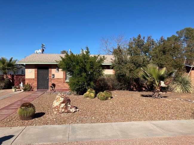 Building Photo - Beautiful 3 Bedroom! Coming Soon! Rental