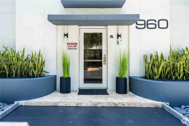 Building Photo - 960 Jefferson Ave Unit 205 Rental