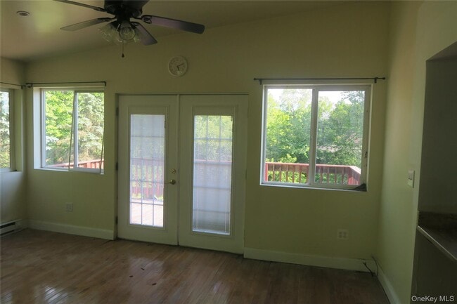 Building Photo - 2 NY-32 Unit 2