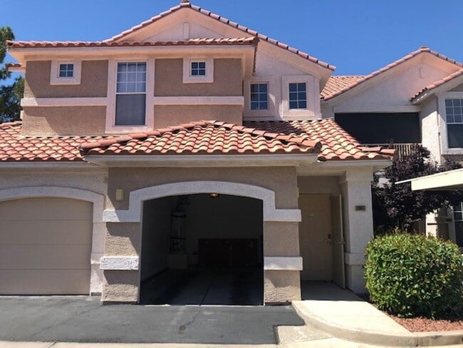 Photo - Great Condo, Convenient Location in a Gated Community Unit 2007 - Russell2007