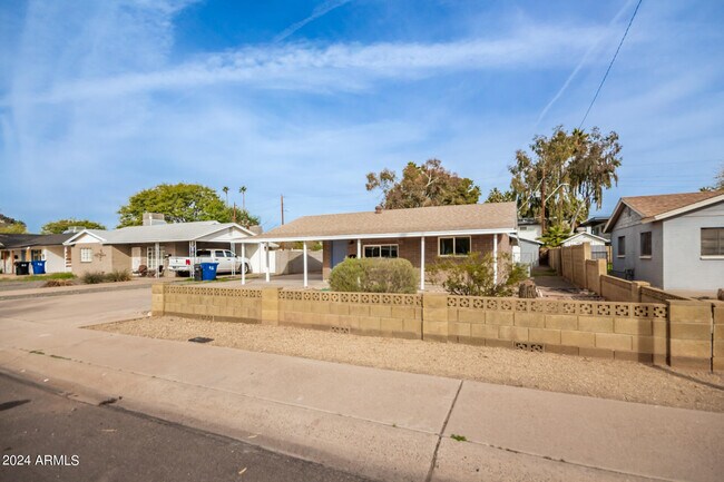 Photo - 1630 E 12th St