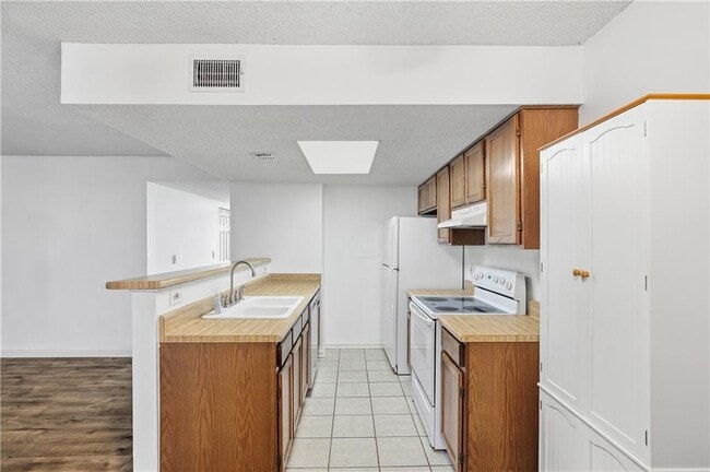 Photo - 4055 Whitehall Way