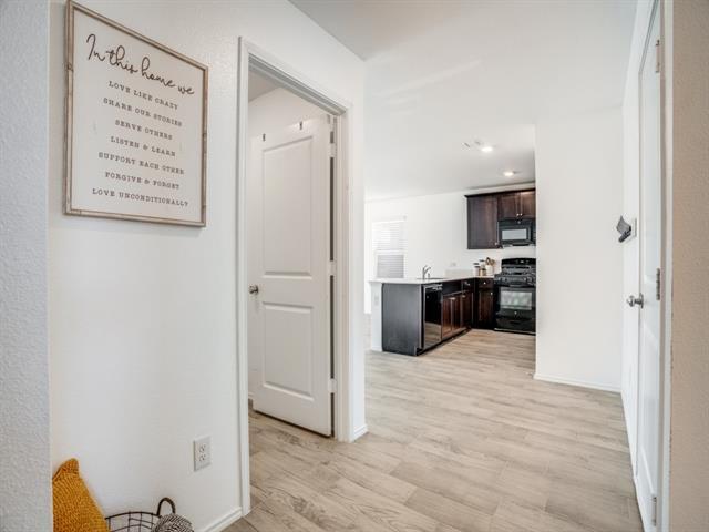 Photo - 1505 Helmoken Falls Dr