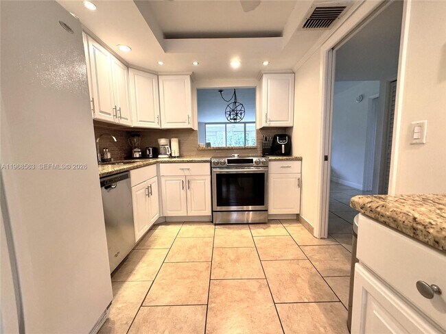 Photo - 901 W Cypress Ln Unit 201