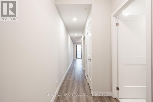 Photo - 15 Queen St S Unit 906