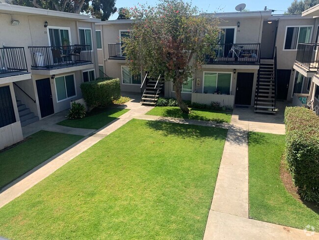 Building Photo - Del Coronado Villas 3 Unit Del Coronado Villas 2 Bedroom Rental