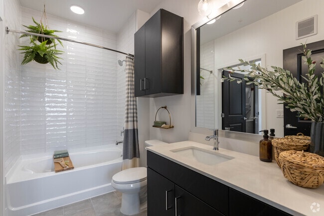 1 BR, 1 BA - 639 SF