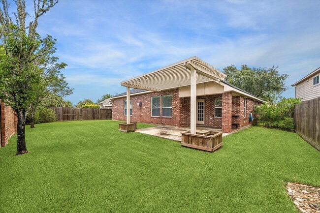 2821 Chinaberry Park Ln