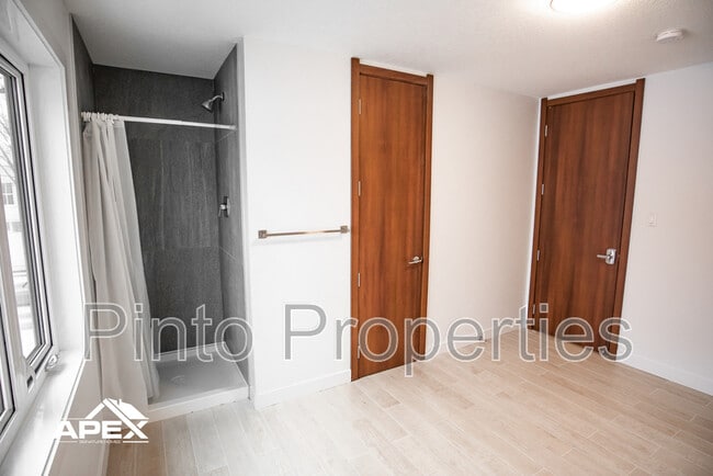 Photo - 10749-10786 86 Ave NW